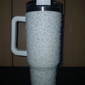 White Beaded Tumbler with Handle-Perfect For A Bride To Be.🩷